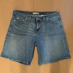 545 Levi’s jean shorts